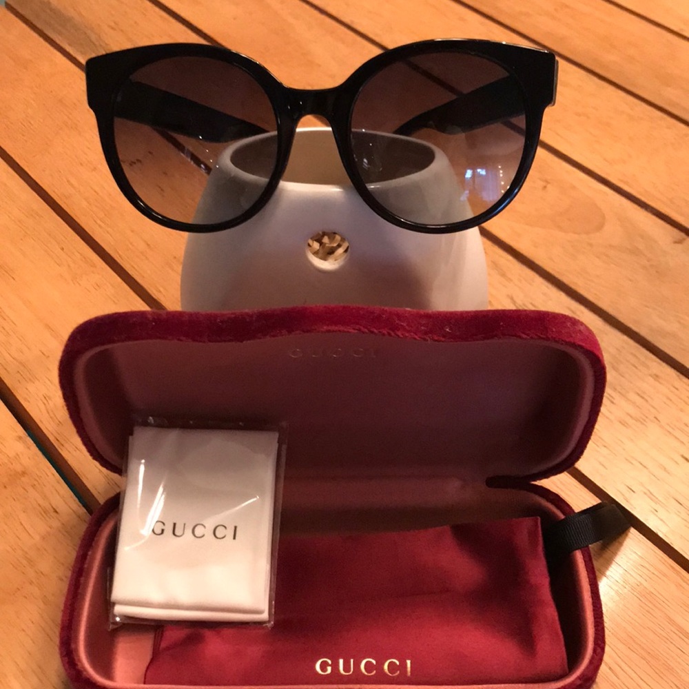 Gucci Sunglasses / blk rounded frames / blk lenses
